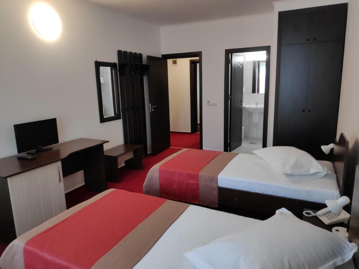 Hostel Caliman Căciulata Kültér fotó