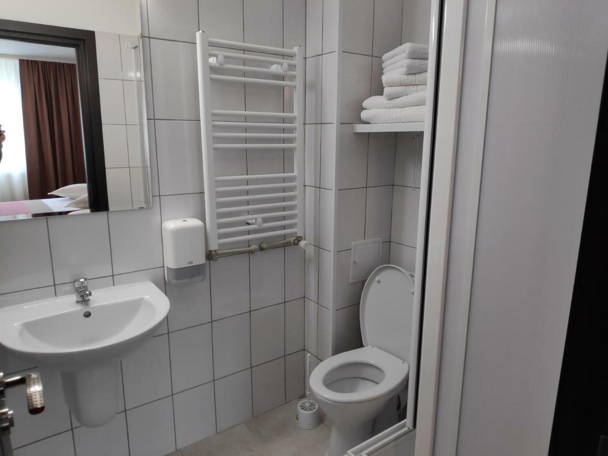 Hostel Caliman Căciulata Kültér fotó